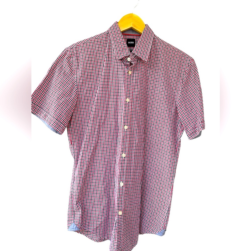 Hugo Boss men’s Size Medium Slim Fit button plaid shirt/designer